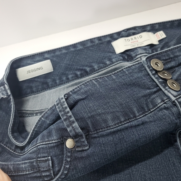 Torrid Denim Jegging Skinny Blue Jeans 22 - Picture 3 of 4